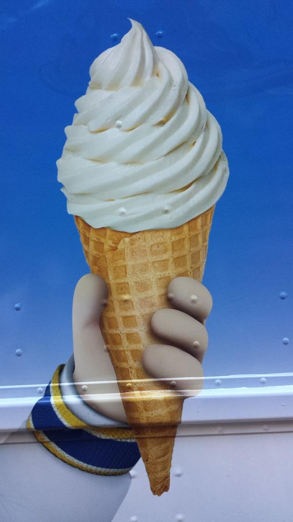 guilledepool's tweet photo. @RBC_Canada with #rbcstudenttreats thanks fot the icecream!! http://t.co/T8PJIFsaG3