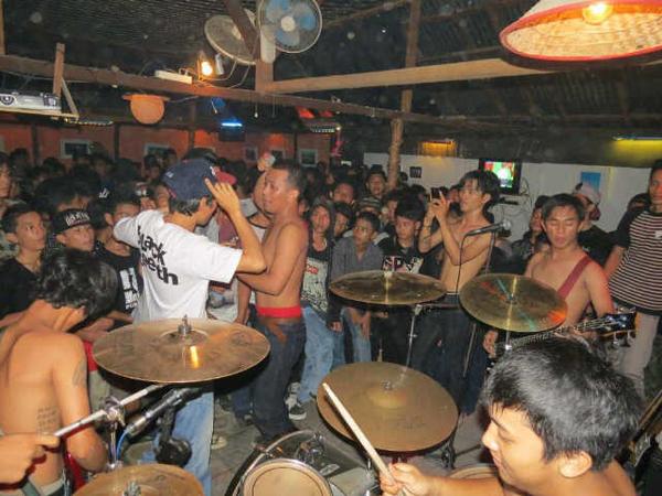 CALL ME PLANKTON tweet media