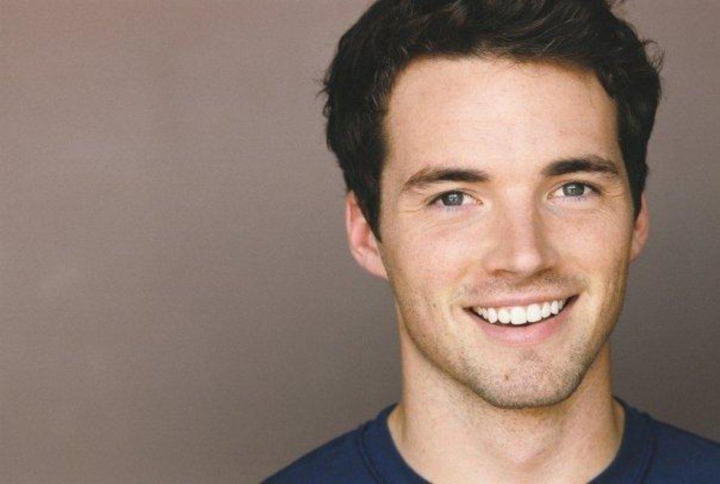 Cest lanniversaire de Ian Harding ! Il a 28 ans ! Happy birthday 