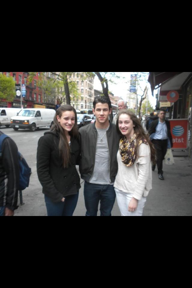 HAPPY BIRTHDAY NICK JONAS to when we ambushed you on the street heheheheheh 