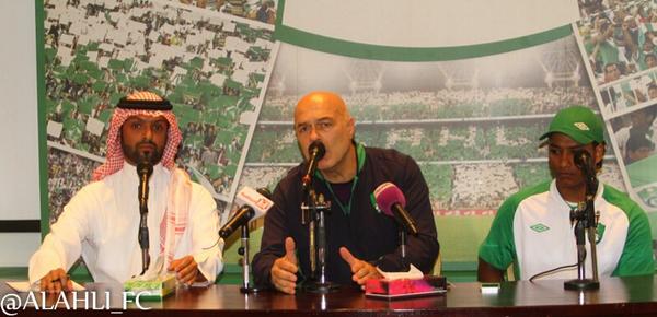 ALAHLI_FC's tweet photo. صور المؤتمر الصحفي لمدرب الفريق الكروي الأول بالنادي الأهلي السيد كريستيان جروس . http://t.co/kTkkSRzt7M