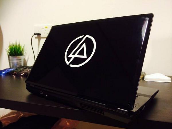 Kevxify's tweet image. My new Aftershock laptop with my fav band logo on done by ModBot.

#LinkinPark #AfterShockPC #ModBot