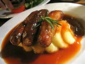 FeathersHotel1's tweet photo. Every day at The Feathers, a trio of sausages on a bed of creamy mash, with rich gravy - £5.95 including a drink! http://t.co/q2KZ7qblSu