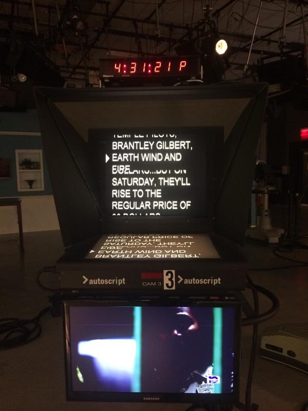 LeniseLigon's tweet image. What happens when #lightening hits the station...#prompterproblems