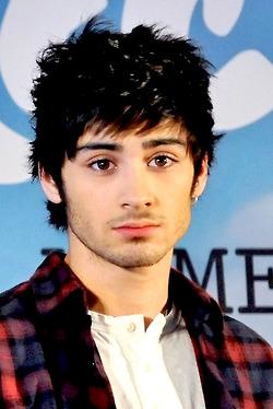 danversvalkyrie's tweet photo. His hair in Japan was so on point you can't deny it
#EMABiggestFans1D http://t.co/xFOU2GMpCu
