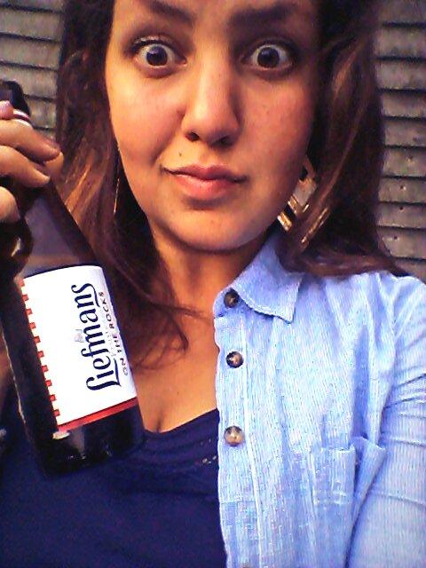 lot_rosevelt's tweet photo. Liefmans en een bbq'tje! Bijkletsen met @Anna_Wekken ! #gierenlachenbrullen http://t.co/VHH32X4N4i