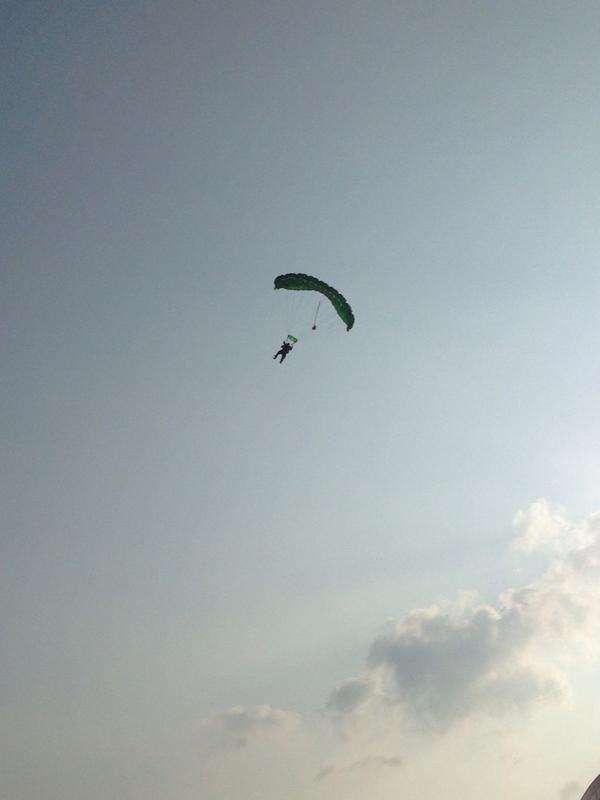 nicolapgarrett's tweet photo. @TeenageCancer very proud of my hubby completing his skydive &amp; raising money for teenage cancer trust xx http://t.co/DC1zVtn4mi