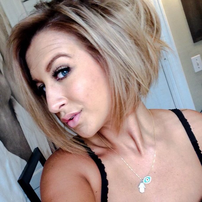 New hair haaaaiii http://t.co/BkZI6NFpcp<a href="/tag/modelmonday"class="tags"><span>#modelmonday</span></a><a href="/tag/kellyformaximsa"class="tags"><span>#kellyformaximsa</span></a>