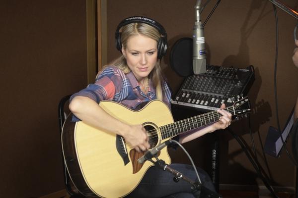 A new tune from <a href="/JewelJK/">Jewel</a> focuses on a subject that's incredibly important to the songstress: bit.ly/1qKoIUC