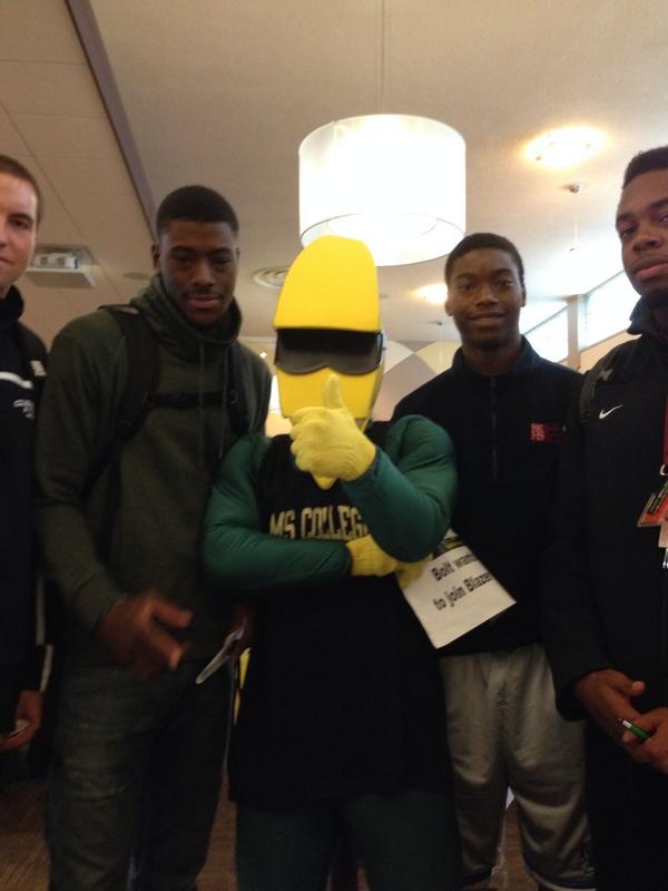 ElmsBlazersMBB's tweet photo. Couple guys hanging with Bolt today #involvementfair @ElmsActivities http://t.co/VHMYDoDiHL