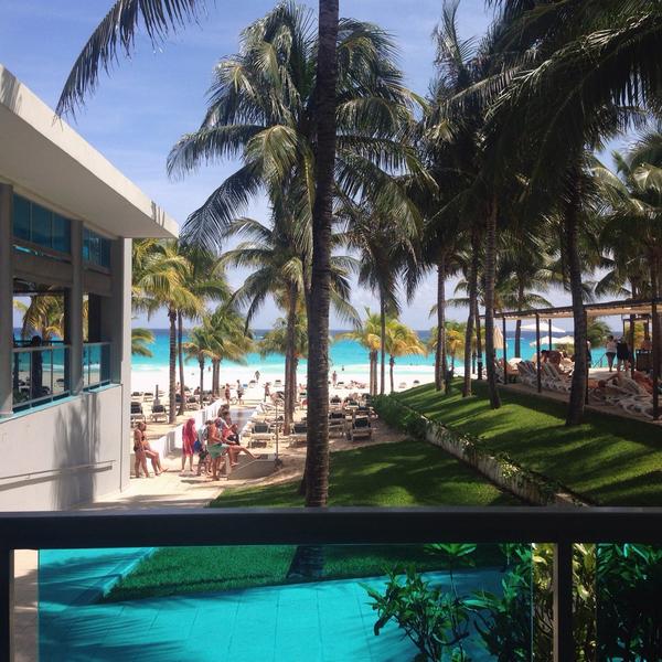Kayley_Mullane's tweet photo. Lunch view 🍴🍹 x http://t.co/qd5nM7vXaK