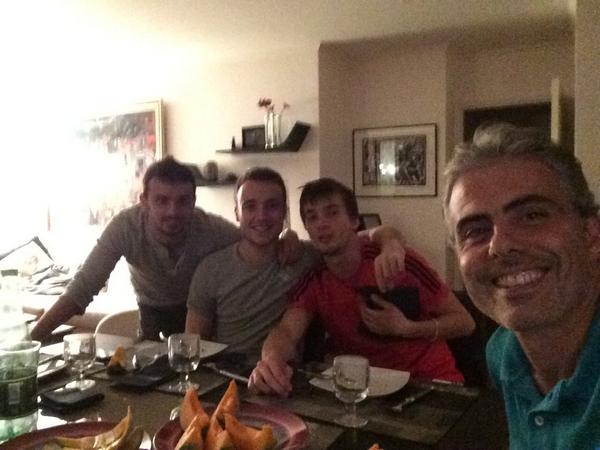 <a href="/SimonGauzy/">.</a> barbecue de rentrée Team Cornilleau ;-) #TeamCornilleau #Pouletgrillé <a href="/corruspin/">Cédric Corre</a> @charlesedmondco