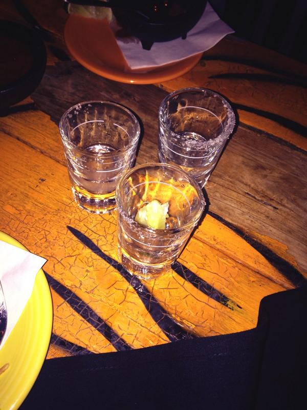 LadyASolis's tweet photo. @BGorgeousGuurrl @Reina_Hogan #whattequila ๐ณ http://t.co/w3wSgPj4Za