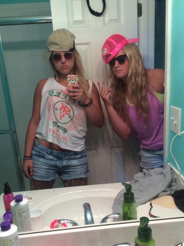rilis_swicky's tweet photo. hbd noOb....u are my fav person 5evr so ily and you're old❤️ @madslow5 #TheBigOneZero http://t.co/7yy9X31iA6
