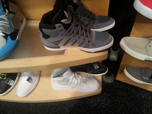 mzarate507's tweet photo. Love these shoes at finished line http://t.co/M9YTwiZwDk