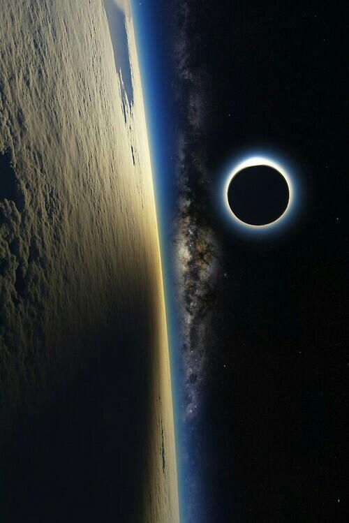NaturPictures's tweet photo. Increíble vista de la luna desde el espacio. http://t.co/pdnp3uWMPO