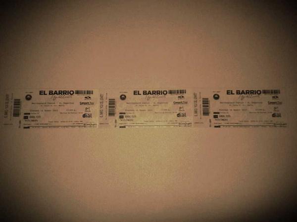 LuciaPcz's tweet photo. "@itorresano12: Y nos vamos pa' madrid... #hijosdelevante #hevuelto @elbarrioficial @jesuspikazo @LuciaPcz http://t.co/e0ju2xOBxW" oleeeeee