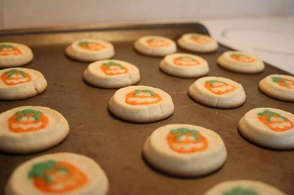 ItsFrozen2's tweet photo. one of my favorite things about October http://t.co/TKJkEESFCW