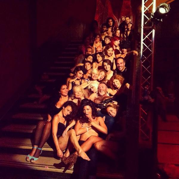 Sono belli vero i miei compagni di scena ?Perche' non venite a vederci al teatro Brancaccio di roma?