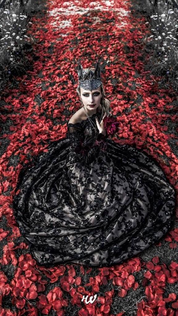 HWDesign's tweet image. "Dark Queen" la suite bientôt sur HW Photo