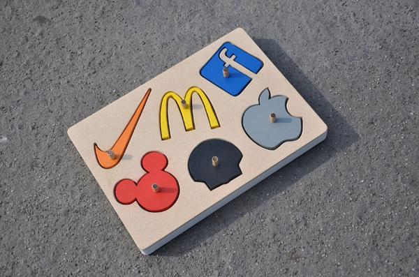 The Corporate Toy faiblessed.com/2014/09/10/cor…