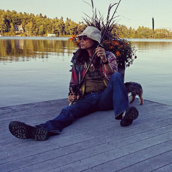 IamStevenT's tweet photo. THE MAN WHO SMILES WHEN THINGS GO WRONG.. HAS THOUGHT OF SOMEONE TO BLAME IT ON... WHAT A GREAT TOUR! http://t.co/N4FV4KvtpB