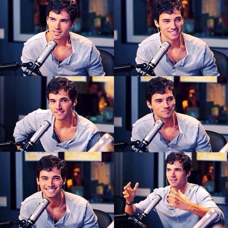 Happy birthday to Ian Harding    I LOVE YOUU       