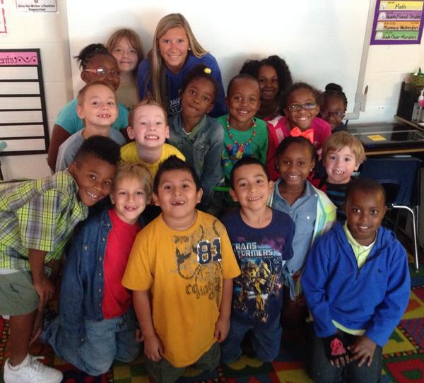 andreabambury's tweet photo. Senior #chargersoftball player spends time talking to second graders #mentor #HSES http://t.co/Ddli2fpqJa