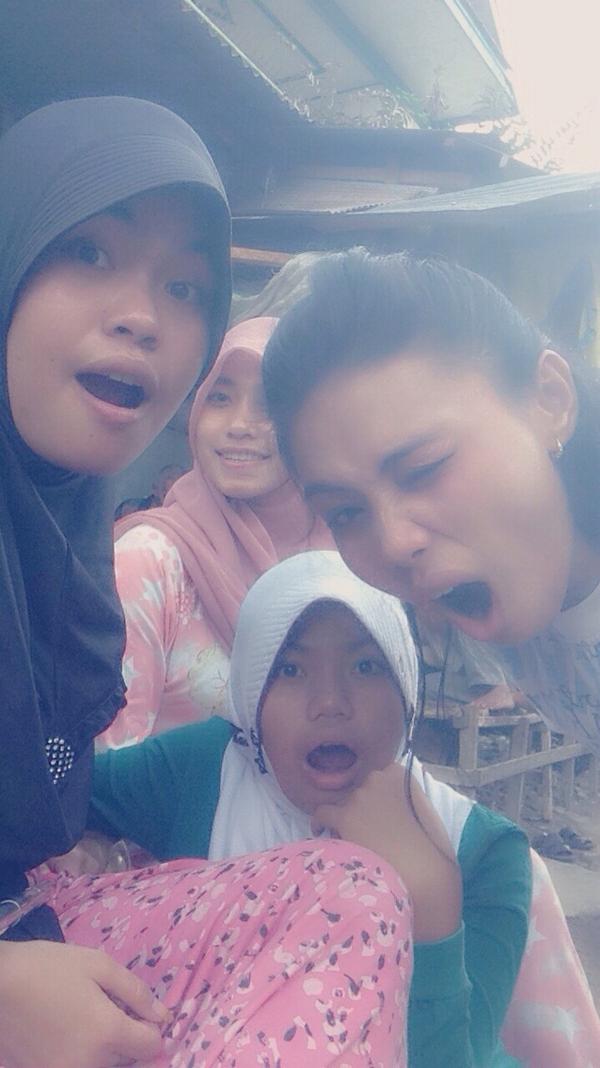 Anjely_Azis's tweet photo. Family({}) http://t.co/tMoP0BthTA