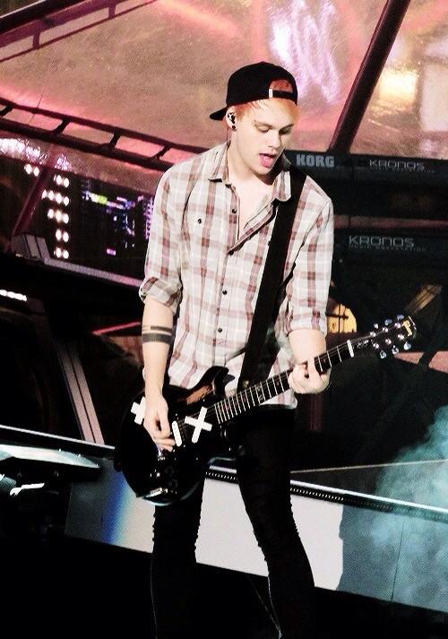 httpfraud's tweet image. Luke or Michael?