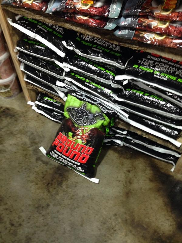 LostNCamo's tweet photo. Had fun telling everyone how great the @theBuckBomb Ground Pound is!! @Bowjunky9 @VictoryOutdoor http://t.co/AOSR2GeJ0T