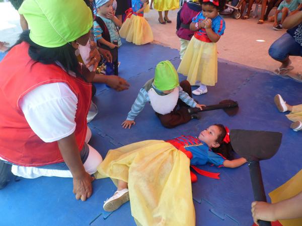 ivanamdel's tweet photo. @sijsouza Festa:"Encontro dos Contos" Creche Sonho Feliz 9ªCRE http://t.co/Yhd1zHrYHd