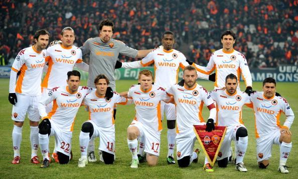 ASRomaOfficial_'s tweet photo. Foto squad terakhir kali bermain di UCl vs Shaktar, terasanya sudah lama sekali tidak bermain yah di eropa!! http://t.co/Z7YngFumNy"