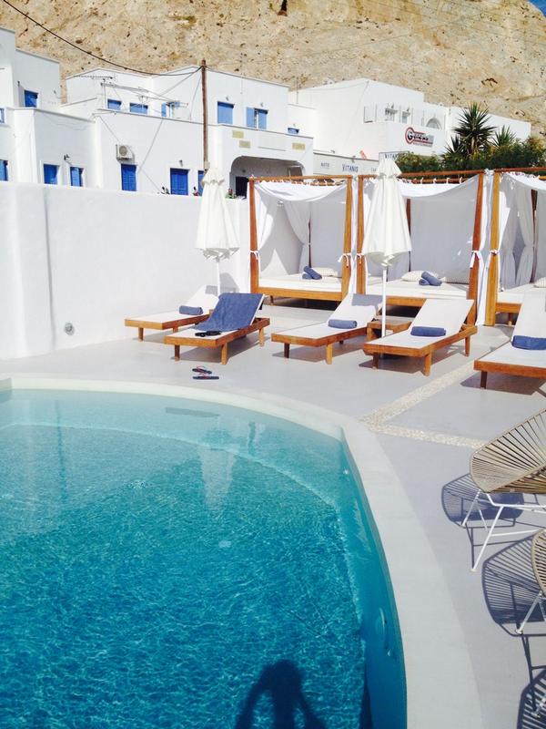 carrykills's tweet image. Last day in Santorini = tanning 🌞👳. #firstonedown #nogermans