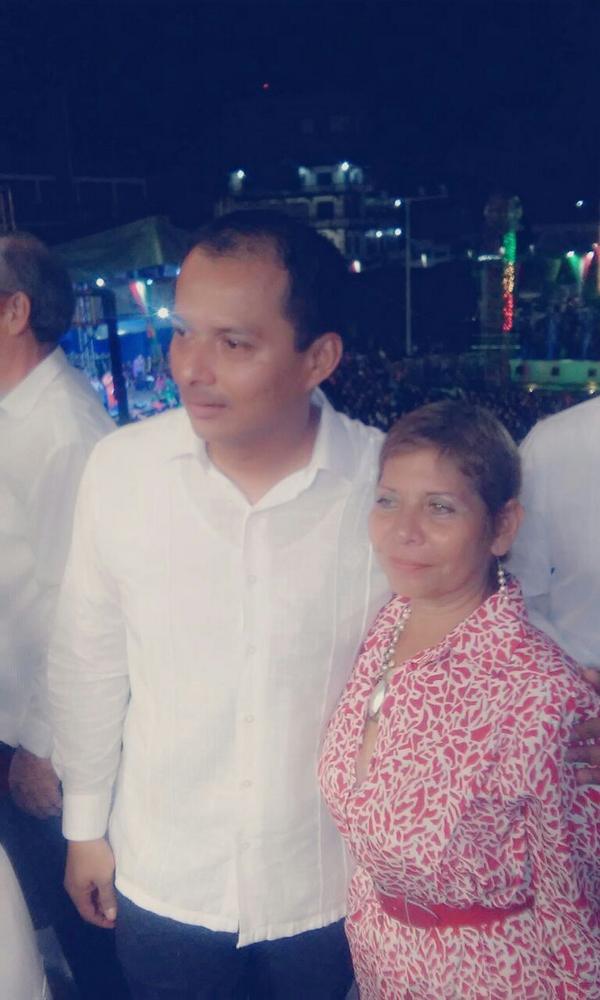 GalvezDoris's tweet photo. Con el sr. Presidente de tapachula, festejando las fiestas patrias. http://t.co/HpXYFGzkIz