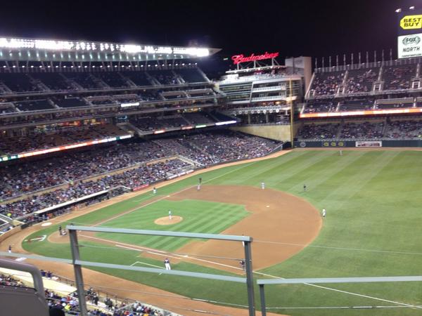 DSailee's tweet photo. Twins game tonight 👌 #twinspic http://t.co/Ynnimx9lRh