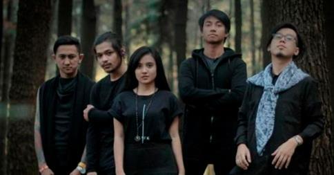 HaiMagazine's tweet photo. Dengan Vokalis Cewek, Killing Me Inside Tetap Cadas! http://t.co/7JnrcC0j9e http://t.co/HrpN9tPdYg