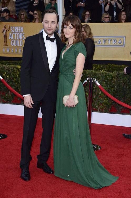 I wanna wish a happy 33rd birthday 2 Alexis Bledel I hope she has a great day with her hubby Vincent Kartheiser 