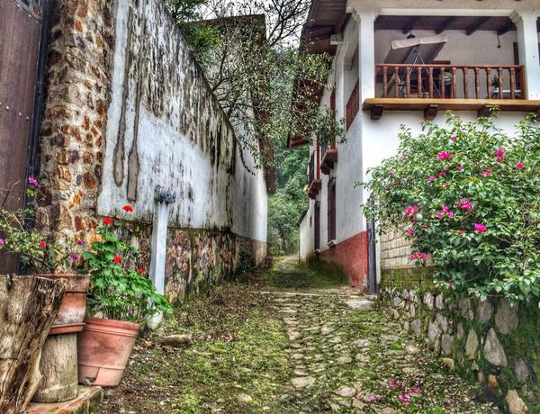 mirennf's tweet photo. San sebastian del oeste #OrgulloDeMexico @SECTUR_mx @MESON_GDL http://t.co/CKFFo9bKQv