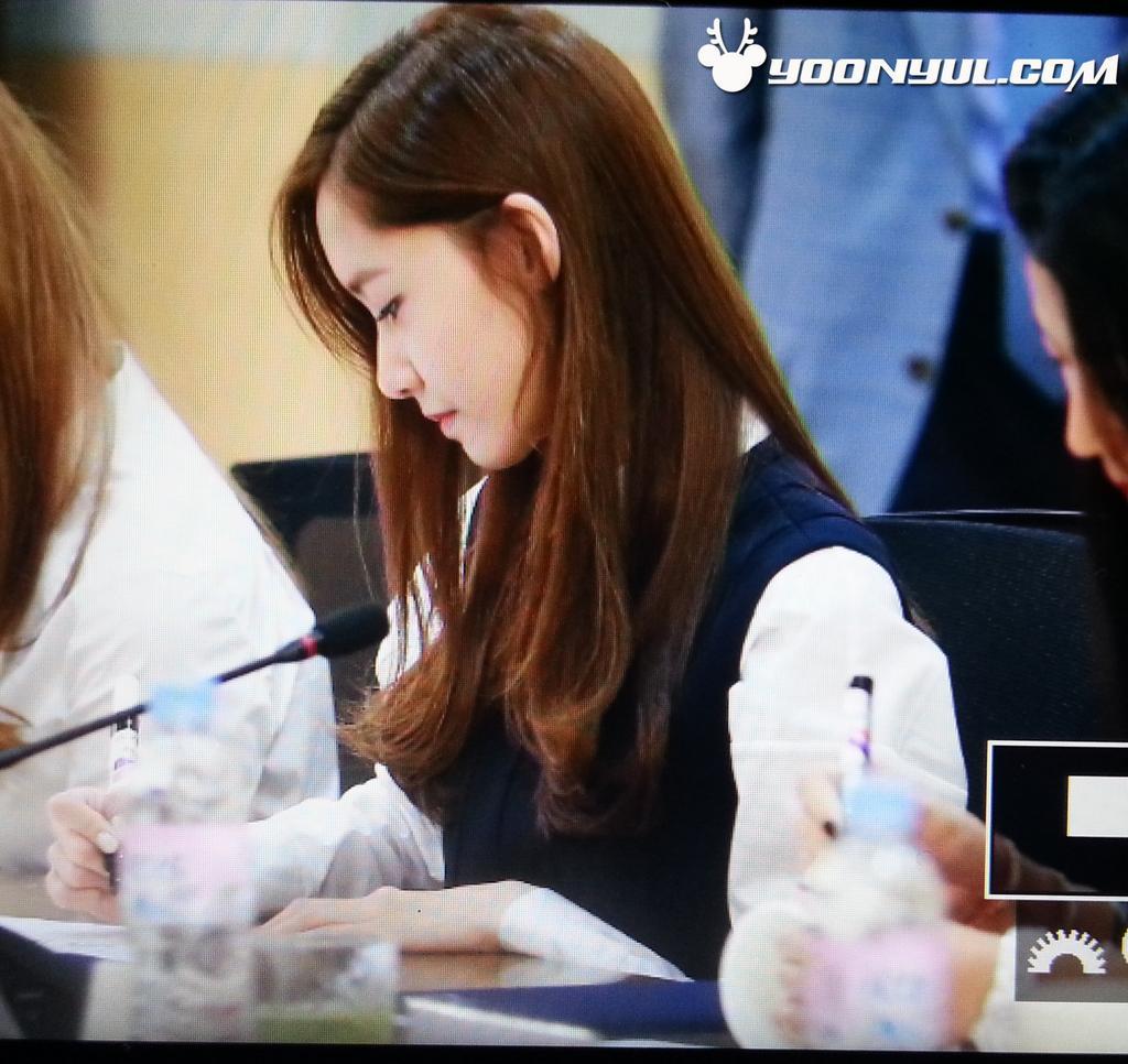 [PIC][17-09-2014]YoonA và SeoHyun tham dự Lễ bổ nhiệm Đại sứ cho trường ĐH Dongguk vào trưa nay BxtWmEsCUAEuM2_