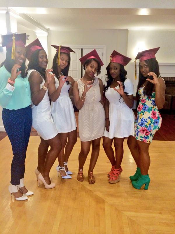 Ty_Twice's tweet photo. #CurveCrew ☺️👌🆗 love my ladies @CornealiaAllen_ @ForeverSondiaxo @laidesmiles @JHeard722 @DamnDayib_ http://t.co/TkdeZEy1Xo