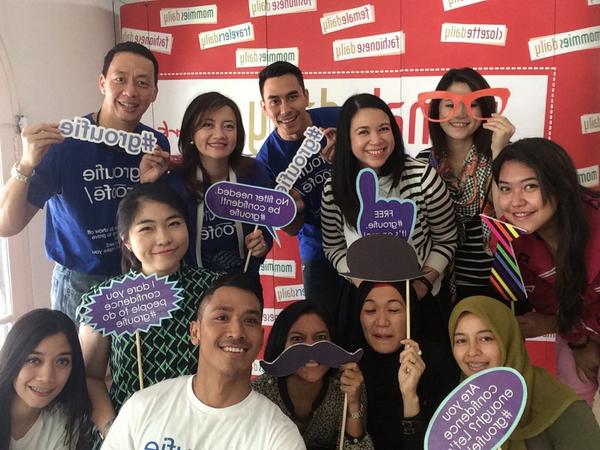ondeymandey's tweet photo. Pantes yang di kantor ditanya pada nggak konsen. Wong lagi #groufie photo sm @HeadShouldersID zzz. http://t.co/cqbxH0e8nS