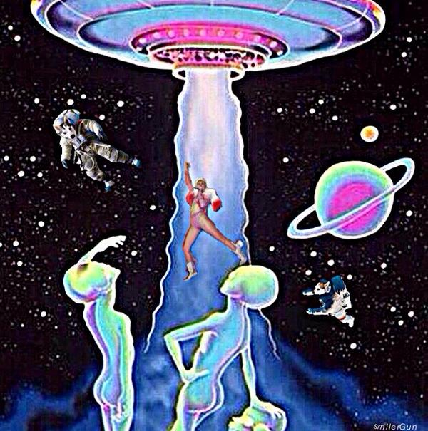 rhythmiccyrus's tweet photo. “@SmilerGun: @MileyCyrus look my #floydinspace edit I made ...👽👽👽👽 http://t.co/kTMeRtdkZq” !!!!!!!