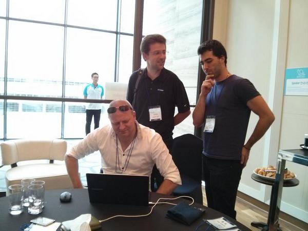 _Enlightenment_'s tweet image. #Hacking and #PantsOn!
@cedric_bail, raster and @TomHacohen at #SOSCON