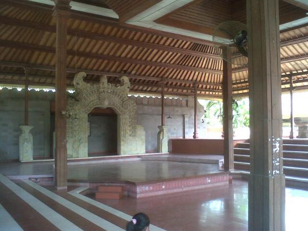 PrameswariSW's tweet photo. Latian tariii (@ DPRD Prov. Bali) http://t.co/gow6F1WQgs http://t.co/2Bn6uasYFl