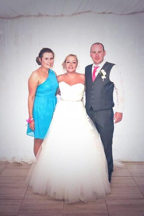 gemzevz's tweet photo. @V15KYM @GavinEvs82 there we are brother sister #wedding #beautifulpeople #beautifulday #love #family http://t.co/9WRPjGUupo