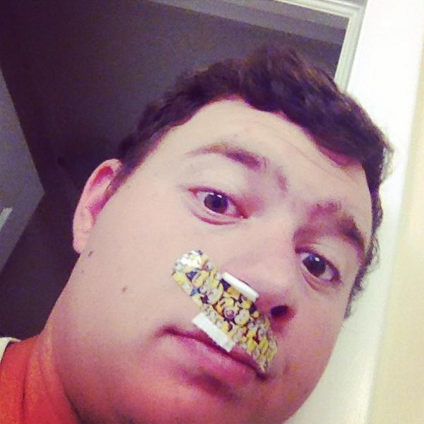 MINlONS's tweet image. ⓒ ☺️✨ Shaving is hard... #sharprazor #bandaid #minions #minionmustache #slicefaceshavingseptember