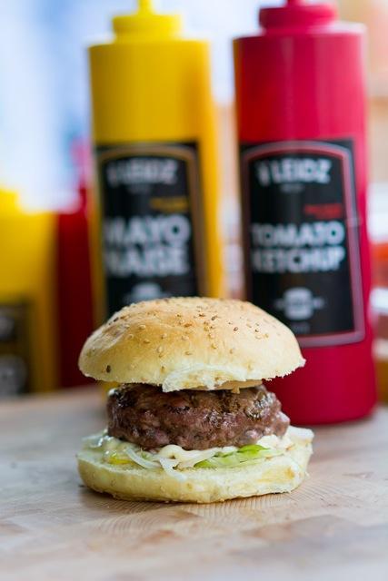 deburgerbus's tweet photo. Kom naar @Rrrollend Den Haag dit weekend. Lange voorhout. wij zijn er ook Met de xxl @BigGreenEgg_NL  @biggreeneggeu http://t.co/Ga1P55iIV2
