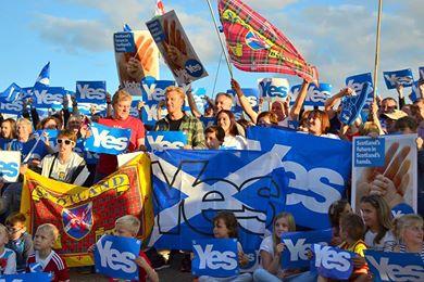 YesMoray's tweet photo. Great turnout for last night's flash mob with Kevin McKidd - Moray's voting Yes! #indyref #VoteYes http://t.co/XtQcx6Rz4H