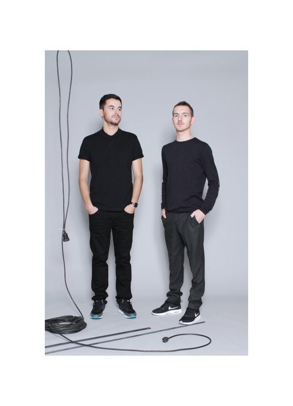 Vous vous demandez encore qui sont les heureux mélomanes qui pilotent Digizik? Le studio @surlefrigo lève le voile :)